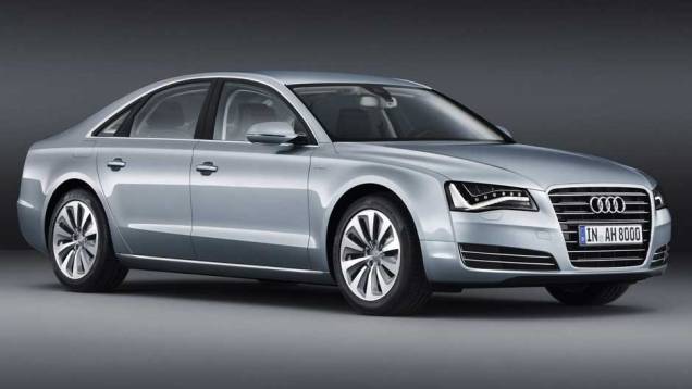 Protótipo do Audi A8 Hybrid foi revelado no Salão de Genebra em 2010 | <a href="https://quatrorodas.abril.com.br/carros/lancamentos/audi-a8-hybrid-637518.shtml" rel="migration">Leia mais</a> Protótipo do Audi A8 Hybrid foi revelado no Salão de Genebra em 2010 | <a href="https://quatrorodas.abril.com.br/carros/lancamentos/audi-a8-hybrid-637518.shtml" rel="migration">Leia mais</a>