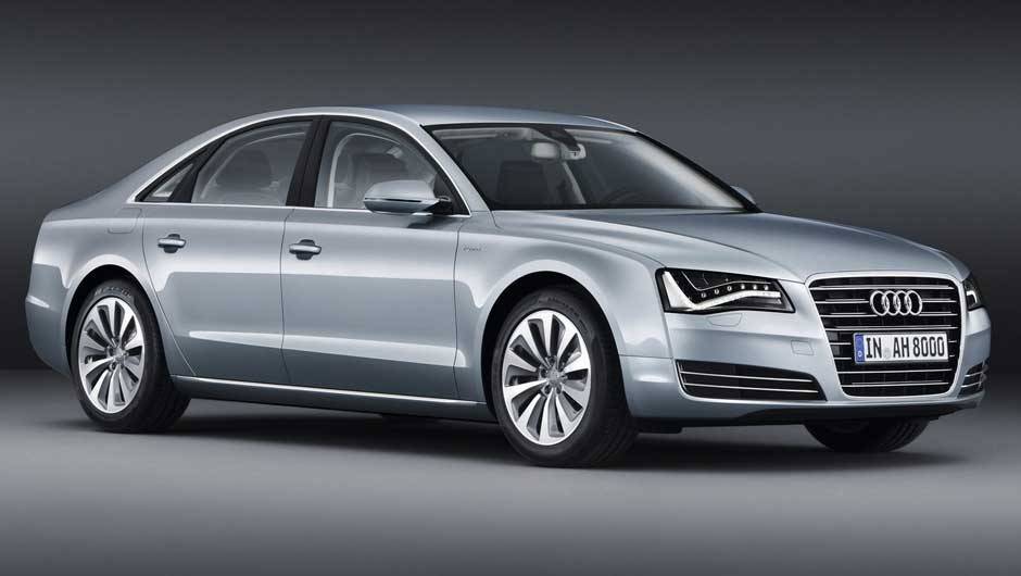 Prot&oacute;tipo do Audi A8 Hybrid foi revelado no Sal&atilde;o de Genebra em 2010 | <a href="https://quatrorodas.abril.com.br/carros/lancamentos/audi-a8-hybrid-637518.shtml" rel="migration">Leia mais</a>
