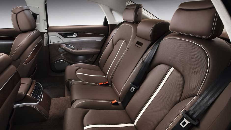 Sed&atilde; &eacute; o mais luxuoso da marca | <a href="https://quatrorodas.abril.com.br/carros/lancamentos/audi-a8-hybrid-637518.shtml" rel="migration">Leia mais</a>
