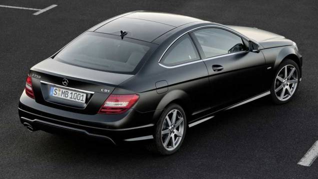 Linhas mantiveram a elegância do sedã Classe C | <a href="https://quatrorodas.abril.com.br/noticias/mercedes-c-180-coupe-chega-ao-brasil-299670_p.shtml" rel="migration">Leia mais</a> Linhas mantiveram a elegância do sedã Classe C | <a href="https://quatrorodas.abril.com.br/noticias/mercedes-c-180-coupe-chega-ao-brasil-299670_p.shtml" rel="migration">Leia mais</a>