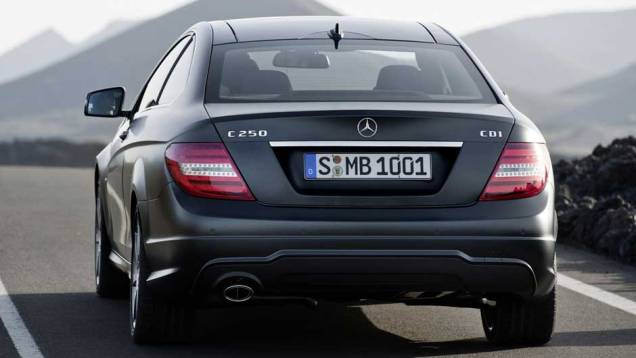 C 250 é o topo-de-linha da família | <a href="https://quatrorodas.abril.com.br/noticias/mercedes-c-180-coupe-chega-ao-brasil-299670_p.shtml" rel="migration">Leia mais</a> C 250 é o topo-de-linha da família | <a href="https://quatrorodas.abril.com.br/noticias/mercedes-c-180-coupe-chega-ao-brasil-299670_p.shtml" rel="migration">Leia mais</a>