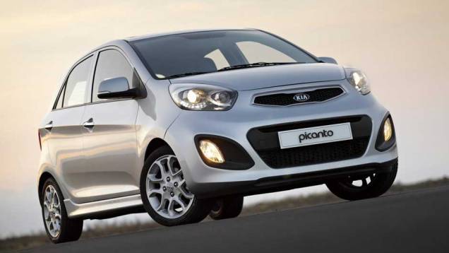O novo Picanto chega ao país apostando na relação custo/benefício. <a href="https://quatrorodas.abril.com.br/carros/lancamentos/kia-picanto-637897.shtml" rel="migration">Leia mais</a> O novo Picanto chega ao país apostando na relação custo/benefício. <a href="https://quatrorodas.abril.com.br/carros/lancamentos/kia-picanto-637897.shtml" rel="migration">Leia mais</a>