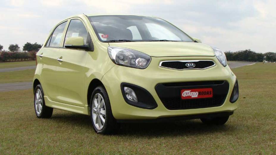 Dianteira tem a tradicional grade inspirada na boca de um tigre. <a href="https://quatrorodas.abril.com.br/carros/lancamentos/kia-picanto-637897.shtml" rel="migration">Leia mais</a>