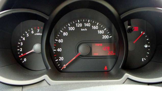 Painel tem desenho simples, mas proporciona fácil leitura. <a href="https://quatrorodas.abril.com.br/carros/lancamentos/kia-picanto-637897.shtml" rel="migration">Leia mais</a> Painel tem desenho simples, mas proporciona fácil leitura. <a href="https://quatrorodas.abril.com.br/carros/lancamentos/kia-picanto-637897.shtml" rel="migration">Leia mais</a>