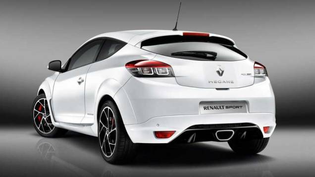 Edição especial tem preço de US$ 48.990 dólares | <a href="https://quatrorodas.abril.com.br/noticias/renault-apresenta-megane-r-s-250-monaco-gp-300252_p.shtml" rel="migration">Leia mais</a> Edição especial tem preço de US$ 48.990 dólares | <a href="https://quatrorodas.abril.com.br/noticias/renault-apresenta-megane-r-s-250-monaco-gp-300252_p.shtml" rel="migration">Leia mais</a>
