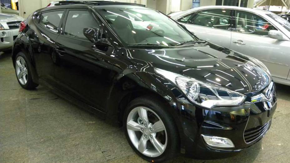 Hyundai Veloster | <a href="https://quatrorodas.abril.com.br/noticias/veloster-elantra-ja-estao-venda-concessionarias-hyundai-303518_p.shtml" rel="migration">Leia mais</a>