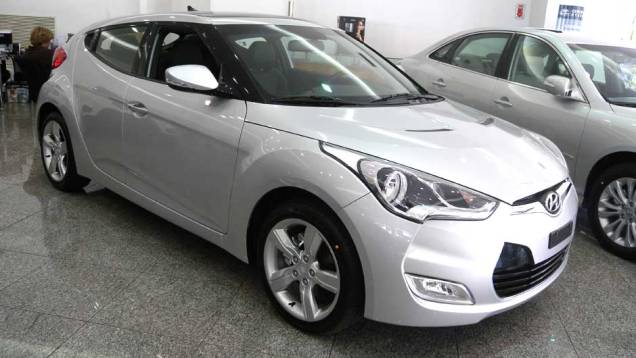Hyundai Veloster | <a href="https://quatrorodas.abril.com.br/noticias/veloster-elantra-ja-estao-venda-concessionarias-hyundai-303518_p.shtml" rel="migration">Leia mais</a> Hyundai Veloster | <a href="https://quatrorodas.abril.com.br/noticias/veloster-elantra-ja-estao-venda-concessionarias-hyundai-303518_p.shtml" rel="migration">Leia mais</a>