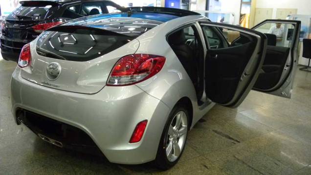 Hyundai Veloster | <a href="https://quatrorodas.abril.com.br/noticias/veloster-elantra-ja-estao-venda-concessionarias-hyundai-303518_p.shtml" rel="migration">Leia mais</a> Hyundai Veloster | <a href="https://quatrorodas.abril.com.br/noticias/veloster-elantra-ja-estao-venda-concessionarias-hyundai-303518_p.shtml" rel="migration">Leia mais</a>