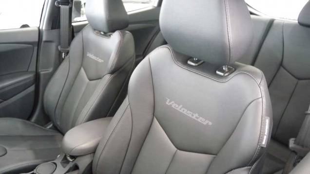 Hyundai Veloster | <a href="https://quatrorodas.abril.com.br/noticias/veloster-elantra-ja-estao-venda-concessionarias-hyundai-303518_p.shtml" rel="migration">Leia mais</a> Hyundai Veloster | <a href="https://quatrorodas.abril.com.br/noticias/veloster-elantra-ja-estao-venda-concessionarias-hyundai-303518_p.shtml" rel="migration">Leia mais</a>