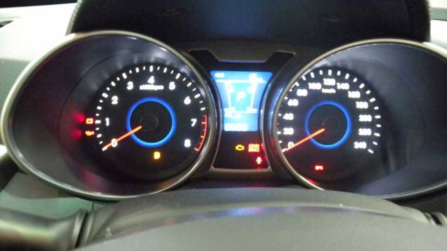 Hyundai Veloster | <a href="https://quatrorodas.abril.com.br/noticias/veloster-elantra-ja-estao-venda-concessionarias-hyundai-303518_p.shtml" rel="migration">Leia mais</a> Hyundai Veloster | <a href="https://quatrorodas.abril.com.br/noticias/veloster-elantra-ja-estao-venda-concessionarias-hyundai-303518_p.shtml" rel="migration">Leia mais</a>