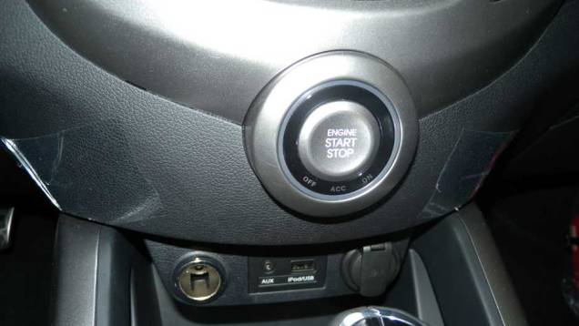Hyundai Veloster | <a href="https://quatrorodas.abril.com.br/noticias/veloster-elantra-ja-estao-venda-concessionarias-hyundai-303518_p.shtml" rel="migration">Leia mais</a> Hyundai Veloster | <a href="https://quatrorodas.abril.com.br/noticias/veloster-elantra-ja-estao-venda-concessionarias-hyundai-303518_p.shtml" rel="migration">Leia mais</a>