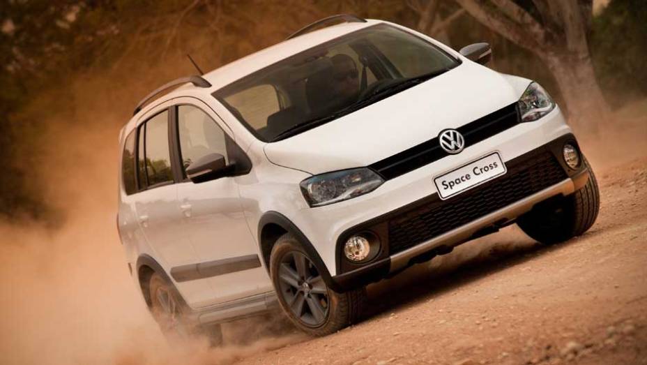 O motor que impulsiona a Space Cross é o conhecido 1.6 VHT | <a href="https://quatrorodas.abril.com.br/carros/lancamentos/volkswagen-space-cross-638261.shtml" rel="migration">Leia mais</a>