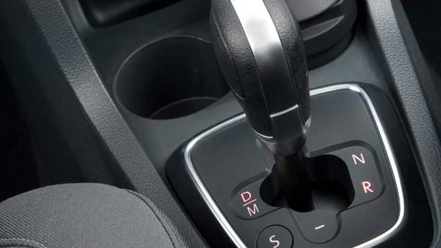 A transmissão automatizada I-Motion proporciona a comodidade de guiar sem trocar marchas. | <a href="https://quatrorodas.abril.com.br/carros/lancamentos/volkswagen-space-cross-638261.shtml" rel="migration">Leia mais</a> A transmissão automatizada I-Motion proporciona a comodidade de guiar sem trocar marchas. | <a href="https://quatrorodas.abril.com.br/carros/lancamentos/volkswagen-space-cross-638261.shtml" rel="migration">Leia mais</a>