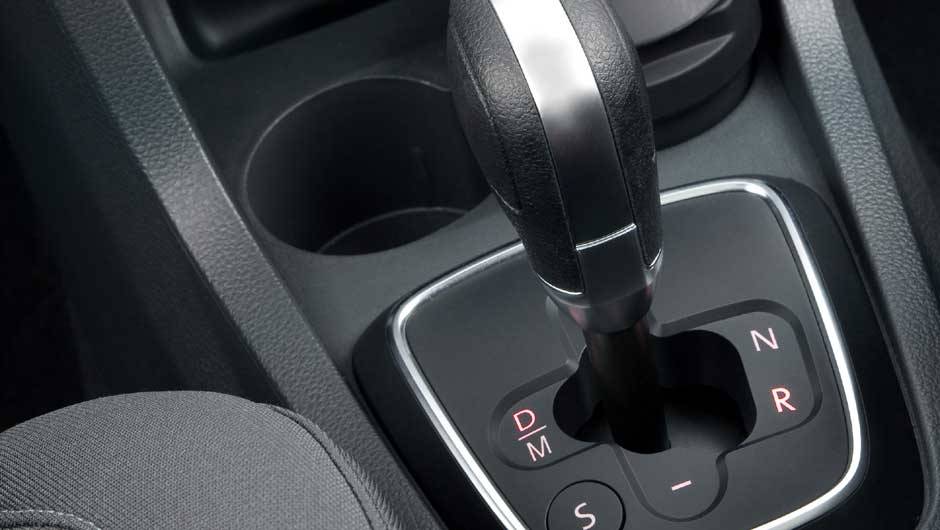 A transmiss&atilde;o automatizada I-Motion proporciona a comodidade de guiar sem trocar marchas. | <a href="https://quatrorodas.abril.com.br/carros/lancamentos/volkswagen-space-cross-638261.shtml" rel="migration">Leia mais</a>