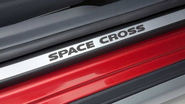 A Space Cross vai rivalizar com Palio Adventure e 207 Escapade. | <a href="https://quatrorodas.abril.com.br/carros/lancamentos/volkswagen-space-cross-638261.shtml" rel="migration">Leia mais</a>