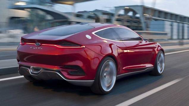Embora a montadora não tenha revelado detalhes, o carro usará um motor 2.0 a gasolina e um propulsor elétrico | <a href="https://quatrorodas.abril.com.br/noticias/ford-mostra-cupe-esportivo-evos-300581_p.shtml" rel="migration">Leia mais</a> Embora a montadora não tenha revelado detalhes, o carro usará um motor 2.0 a gasolina e um propulsor elétrico | <a href="https://quatrorodas.abril.com.br/noticias/ford-mostra-cupe-esportivo-evos-300581_p.shtml" rel="migration">Leia mais</a>