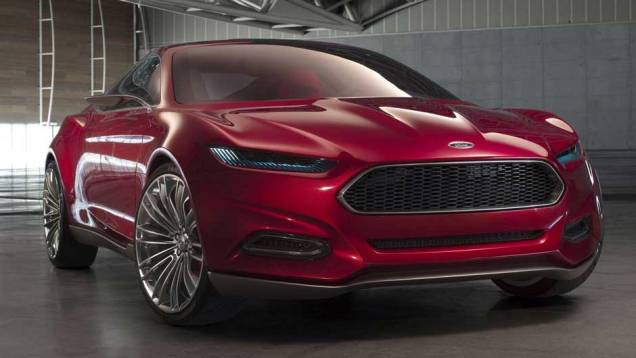 Grade frontal é muito parecida com os carros da Aston Martin | <a href="https://quatrorodas.abril.com.br/noticias/ford-mostra-cupe-esportivo-evos-300581_p.shtml" rel="migration">Leia mais</a>