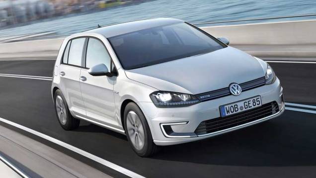 O e-Golf tem um motor com aproximadamente 115 cv | <a href="https://quatrorodas.abril.com.br/saloes/frankfurt/2013/volkswagen-e-golf-e-up-752904.shtml" rel="migration">Leia mais</a>