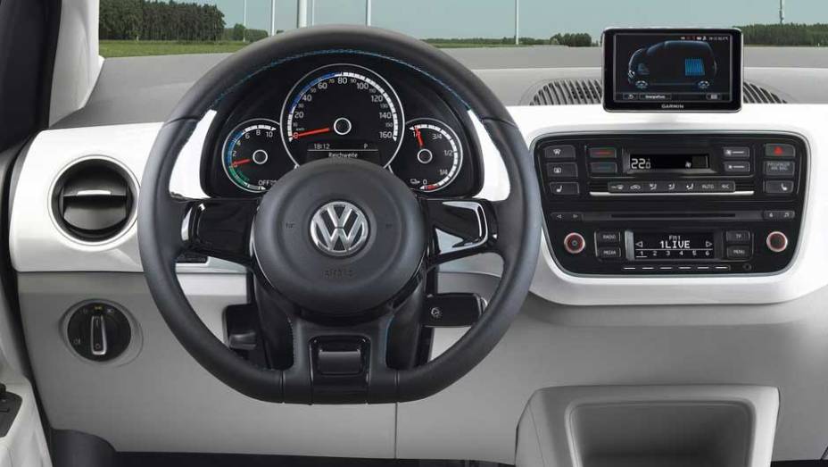 A autonomia do e-Up é estimada em 160 quilômetros | <a href="https://quatrorodas.abril.com.br/saloes/frankfurt/2013/volkswagen-e-golf-e-up-752904.shtml" rel="migration">Leia mais</a>