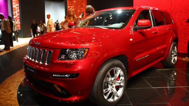 Jeep Grand Cherokee SRT8 | <a href="https://quatrorodas.abril.com.br/reportagens/salao/jeep-grand-cherokee-srt8-639881.shtml" target="_blank" rel="migration">Leia mais</a>