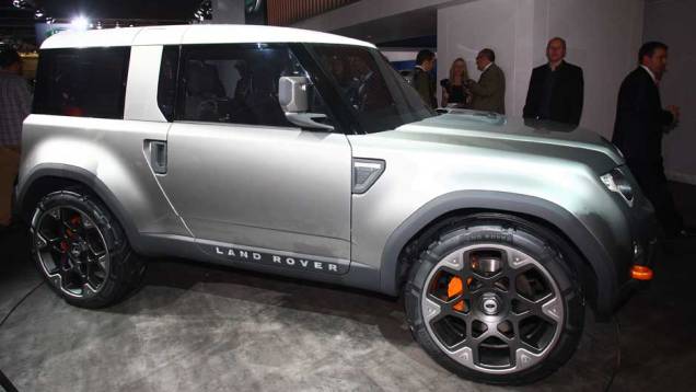 Land Rover DC100 | <a href="https://quatrorodas.abril.com.br/reportagens/salao/land-rover-defender-dc-100-sport-639931.shtml" target="_blank" rel="migration">Leia mais</a> Land Rover DC100 | <a href="https://quatrorodas.abril.com.br/reportagens/salao/land-rover-defender-dc-100-sport-639931.shtml" target="_blank" rel="migration">Leia mais</a>
