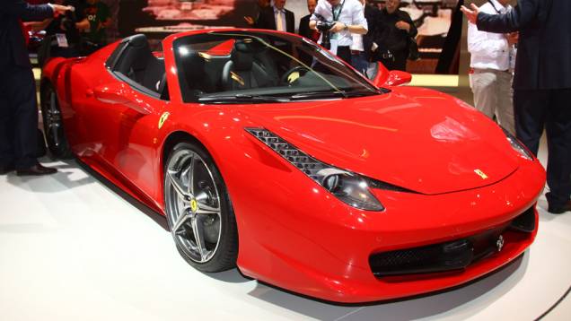 Ferrari 458 Italia Spider | <a href="https://quatrorodas.abril.com.br/reportagens/salao/ferrari-458-italia-spider-639796.shtml" target="_blank" rel="migration">Leia mais</a>