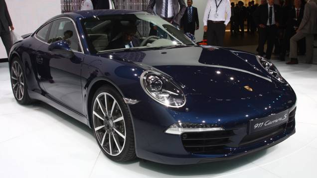Porsche 911 Carrera | <a href="https://quatrorodas.abril.com.br/reportagens/salao/porsche-911-639739.shtml" target="_blank" rel="migration">Leia mais</a>