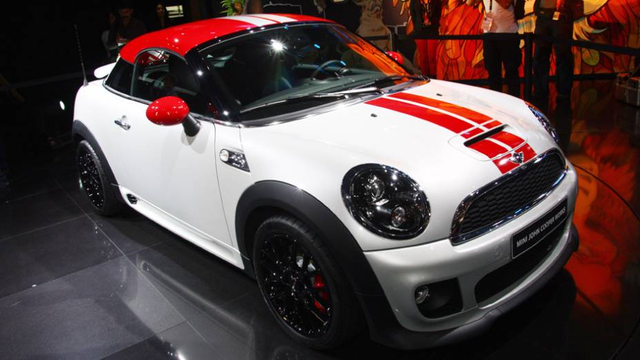 Mini Cooper Coupé | <a href="https://quatrorodas.abril.com.br/reportagens/salao/mini-cooper-coupe-639884.shtml" target="_blank" rel="migration">Leia mais</a>