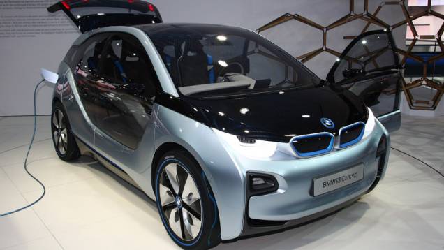 BMW i3 | <a href="https://quatrorodas.abril.com.br/reportagens/salao/bmw-i3-639748.shtml" target="_blank" rel="migration">Leia mais</a>