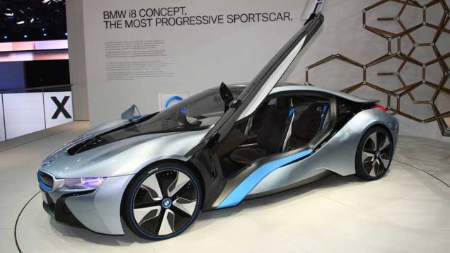 BMW i8 | <a href="https://quatrorodas.abril.com.br/reportagens/salao/bmw-i8-639749.shtml" target="_blank" rel="migration">Leia mais</a>