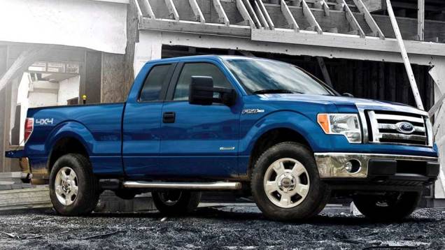 Versão EcoBoost ganha tanque com capacidade para 136 litros | <a href="https://quatrorodas.abril.com.br/noticias/nova-linha-ford-f-150-ganha-camera-dianteira-303573_p.shtml" rel="migration">Leia mais</a>