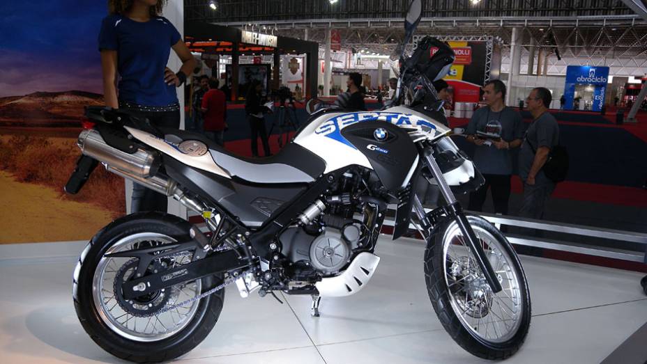 Modelo acentua as características off-road da G 650 GS | <a href="https://quatrorodas.abril.com.br/moto/noticias/bmw-lanca-g-650-gs-sertao-642060.shtml" rel="migration">Leia mais</a>