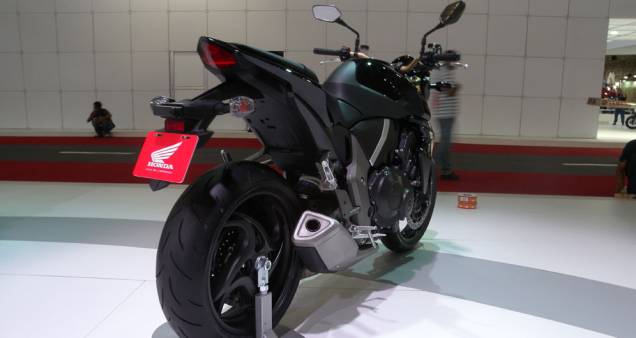 Torque é de 10 mkgf a 7.750 rpm | <a href="https://quatrorodas.abril.com.br/moto/noticias/honda-mostra-cb-1000r-642041.shtml" rel="migration">Leia mais</a> Torque é de 10 mkgf a 7.750 rpm | <a href="https://quatrorodas.abril.com.br/moto/noticias/honda-mostra-cb-1000r-642041.shtml" rel="migration">Leia mais</a>