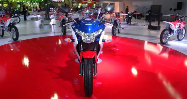 A posição de pilotar é esportiva | <a href="https://quatrorodas.abril.com.br/moto/noticias/honda-revela-ao-publico-cbr-250r-642112.shtml" rel="migration">Leia mais</a> A posição de pilotar é esportiva | <a href="https://quatrorodas.abril.com.br/moto/noticias/honda-revela-ao-publico-cbr-250r-642112.shtml" rel="migration">Leia mais</a>