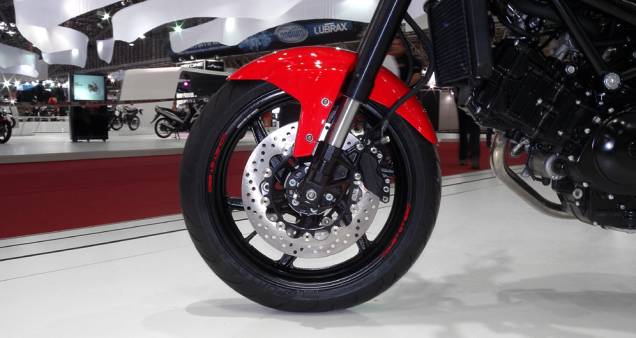 Suspensão dianteira é invertida | <a href="https://quatrorodas.abril.com.br/moto/noticias/kasinski-lanca-comet-gt-650-642081.shtml" rel="migration">Leia mais</a> Suspensão dianteira é invertida | <a href="https://quatrorodas.abril.com.br/moto/noticias/kasinski-lanca-comet-gt-650-642081.shtml" rel="migration">Leia mais</a>