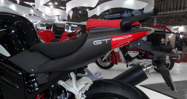 Moto é a versão carenada da GT 650<a href="https://quatrorodas.abril.com.br/moto/noticias/kasinski-lanca-comet-gt-650-642081.shtml" rel="migration">Leia mais</a>