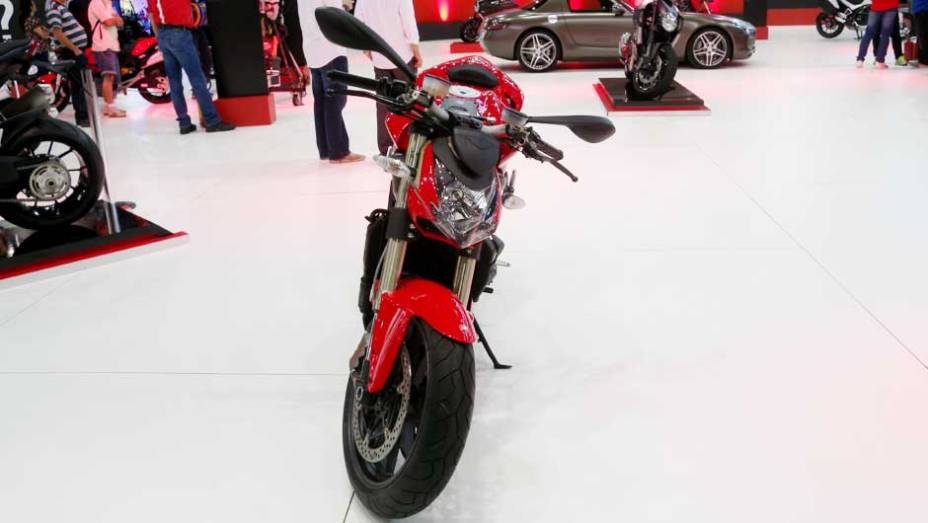 Lançamento mundial do modelo foi no Salão Duas Rodas | <a href="https://quatrorodas.abril.com.br/moto/noticias/ducati-mostra-streetfighter-848-salao-duas-rodas-642385.shtml" rel="migration">Leia mais</a>