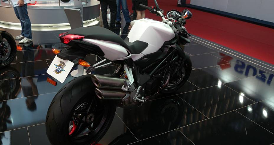 Brutale 1090R e 1090RR chegam ainda este ano | <a href="https://quatrorodas.abril.com.br/moto/noticias/mv-agusta-brutale-estreia-pais-642338.shtml" rel="migration">Leia mais</a>