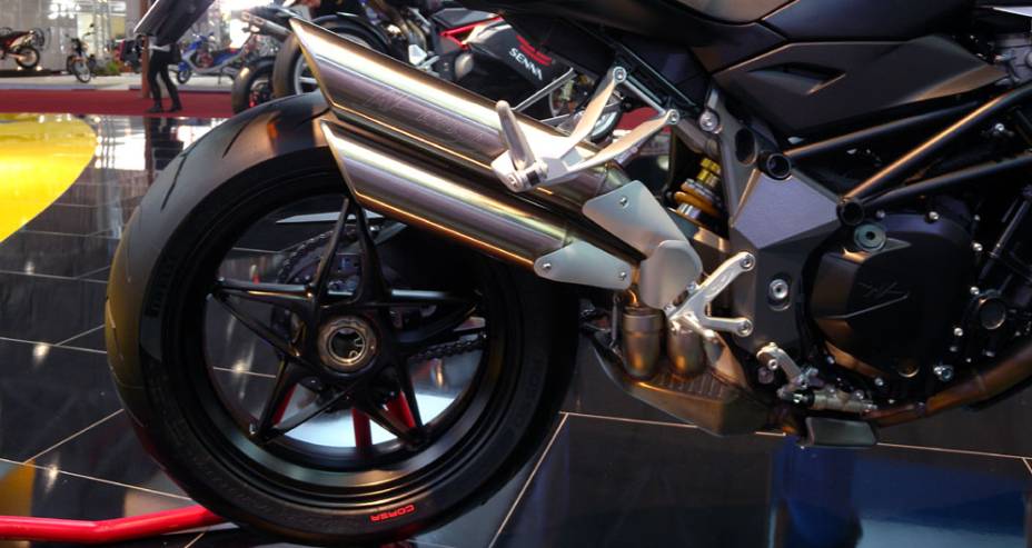 Motor tem 187 cv de potência | <a href="https://quatrorodas.abril.com.br/moto/noticias/mv-agusta-f4-ultrapassa-300-km-h-642365.shtml" rel="migration">Leia mais</a>