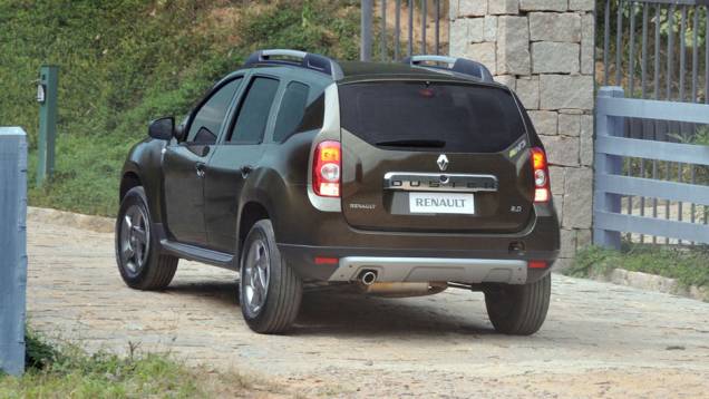 Serão duas versões com motor 2.0 | <a href="https://quatrorodas.abril.com.br/carros/lancamentos/renault-duster-642260.shtml" rel="migration">Leia mais</a> Serão duas versões com motor 2.0 | <a href="https://quatrorodas.abril.com.br/carros/lancamentos/renault-duster-642260.shtml" rel="migration">Leia mais</a>