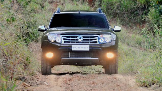 Faróis da topo-de-linha possuem máscara negra | <a href="https://quatrorodas.abril.com.br/carros/lancamentos/renault-duster-642260.shtml" rel="migration">Leia mais</a> Faróis da topo-de-linha possuem máscara negra | <a href="https://quatrorodas.abril.com.br/carros/lancamentos/renault-duster-642260.shtml" rel="migration">Leia mais</a>