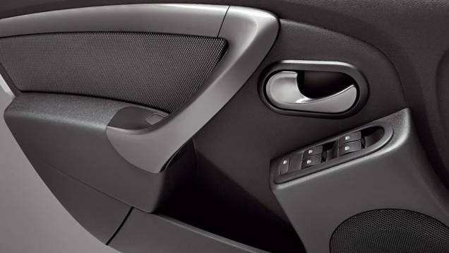 Acabamento das portas é semelhante ao dos outros modelos da marca | <a href="https://quatrorodas.abril.com.br/carros/lancamentos/renault-duster-642260.shtml" rel="migration">Leia mais</a> Acabamento das portas é semelhante ao dos outros modelos da marca | <a href="https://quatrorodas.abril.com.br/carros/lancamentos/renault-duster-642260.shtml" rel="migration">Leia mais</a>