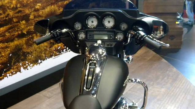 Seu preço sugerido é de R$ 61.200 | <a href="https://quatrorodas.abril.com.br/moto/noticias/h-d-street-glide-versao-2012-642201.shtml" rel="migration">Leia mais</a> Seu preço sugerido é de R$ 61.200 | <a href="https://quatrorodas.abril.com.br/moto/noticias/h-d-street-glide-versao-2012-642201.shtml" rel="migration">Leia mais</a>