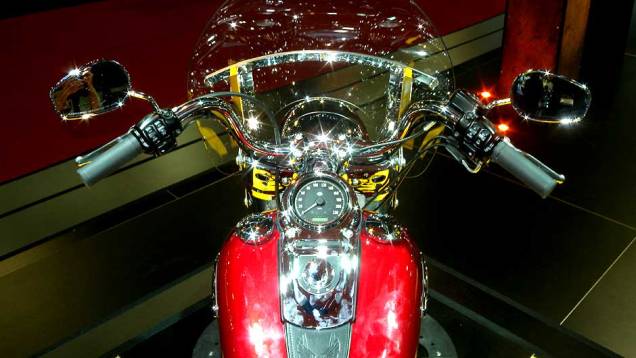 Para-brisa é montado no garfo | <a href="https://quatrorodas.abril.com.br/moto/noticias/harley-davidson-lanca-switchback-642198.shtml" rel="migration">Leia mais</a> Para-brisa é montado no garfo | <a href="https://quatrorodas.abril.com.br/moto/noticias/harley-davidson-lanca-switchback-642198.shtml" rel="migration">Leia mais</a>