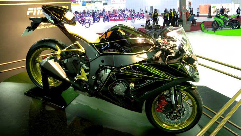 Edição especial terá apenas 50 unidades | <a href="https://quatrorodas.abril.com.br/moto/noticias/fittipaldi-ganha-moto-kawasaki-sua-homenagem-642231.shtml" rel="migration">Leia mais</a>