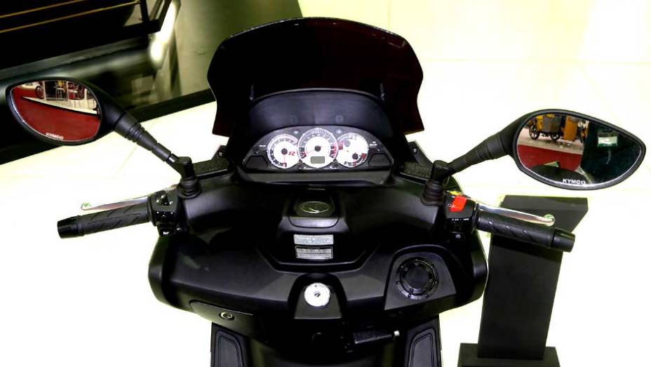 Marca quer importar modelos de alta cilindrada | <a href="https://quatrorodas.abril.com.br/moto/noticias/kawasaki-ingressa-segmento-scooters-642233.shtml" rel="migration">Leia mais</a>