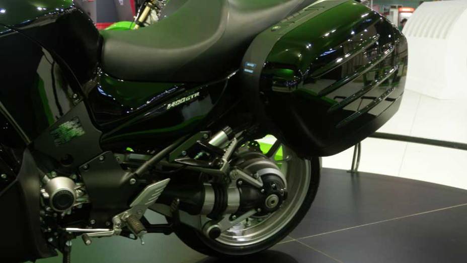 Motor tem 155 cv de potência | <a href="https://quatrorodas.abril.com.br/moto/noticias/kawasaki-concours-14-entra-segmento-inedito-marca-642160.shtml" rel="migration">Leia mais</a>