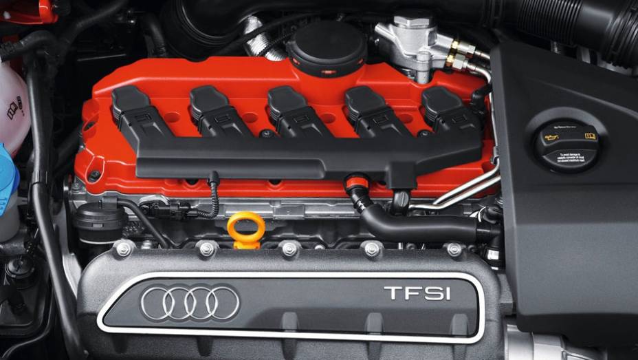 Motor 2.5 tem 340 cv de potência | <a href="https://quatrorodas.abril.com.br/noticias/audi-rs3-sportback-chega-ao-brasil-r-298-mil-304559_p.shtml" rel="migration">Leia mais</a>