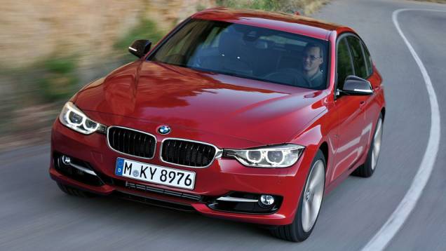 Versão mais potente a gasolina tem 306 cv de potência | <a href="https://quatrorodas.abril.com.br/carros/lancamentos/bmw-serie-3-643331.shtml" rel="migration">Leia mais</a> Versão mais potente a gasolina tem 306 cv de potência | <a href="https://quatrorodas.abril.com.br/carros/lancamentos/bmw-serie-3-643331.shtml" rel="migration">Leia mais</a>