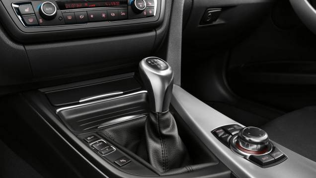 <a href="https://quatrorodas.abril.com.br/carros/lancamentos/bmw-serie-3-643331.shtml" rel="migration">Leia Mais</a> <a href="https://quatrorodas.abril.com.br/carros/lancamentos/bmw-serie-3-643331.shtml" rel="migration">Leia Mais</a>